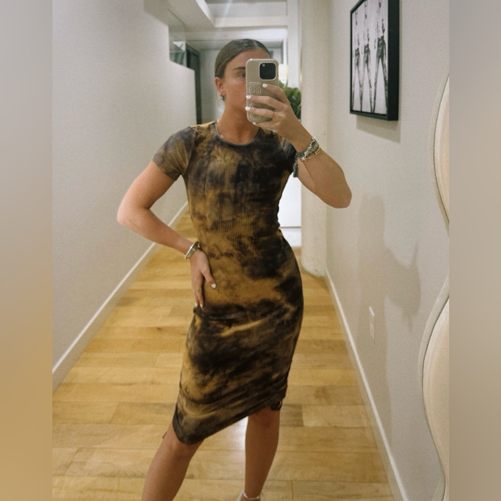 Black & brown tie dye midi body con dress with short sleeves